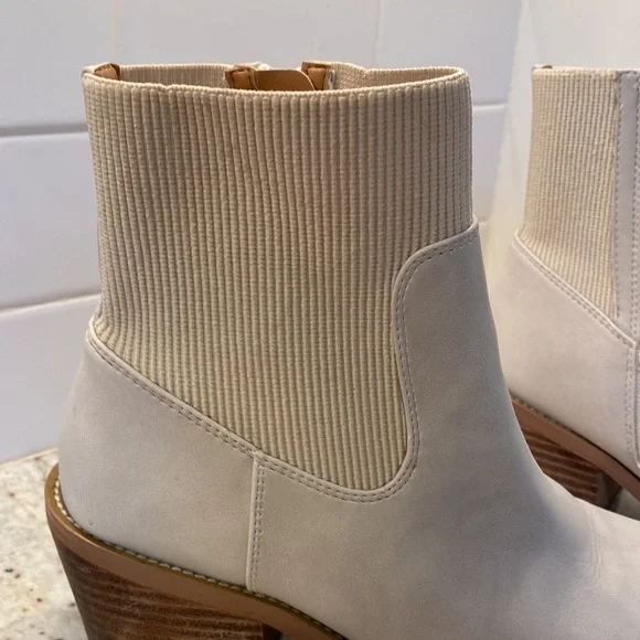 Dolce Vita cream color ankle booties size 7.5 - Picture 5 of 7